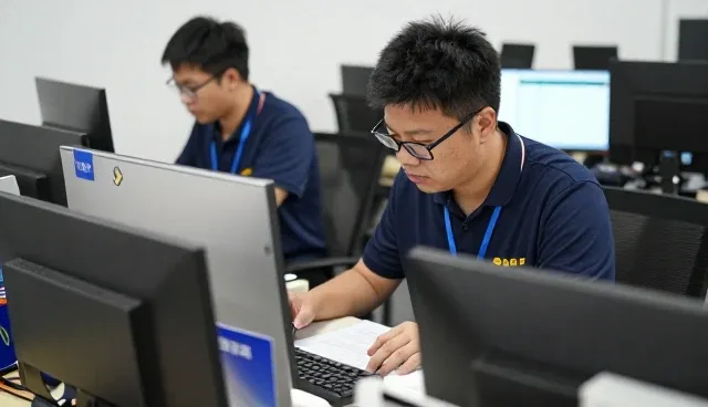 杭州波形智能科技有限公司服务全流程跟进客户，提供智能设备销售支持